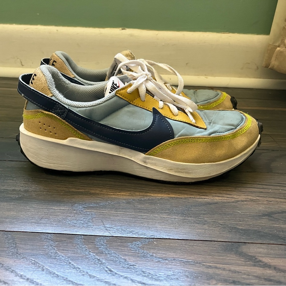 Nike Blue and Yellow Sneakers. Like new tread. Boys/mens.